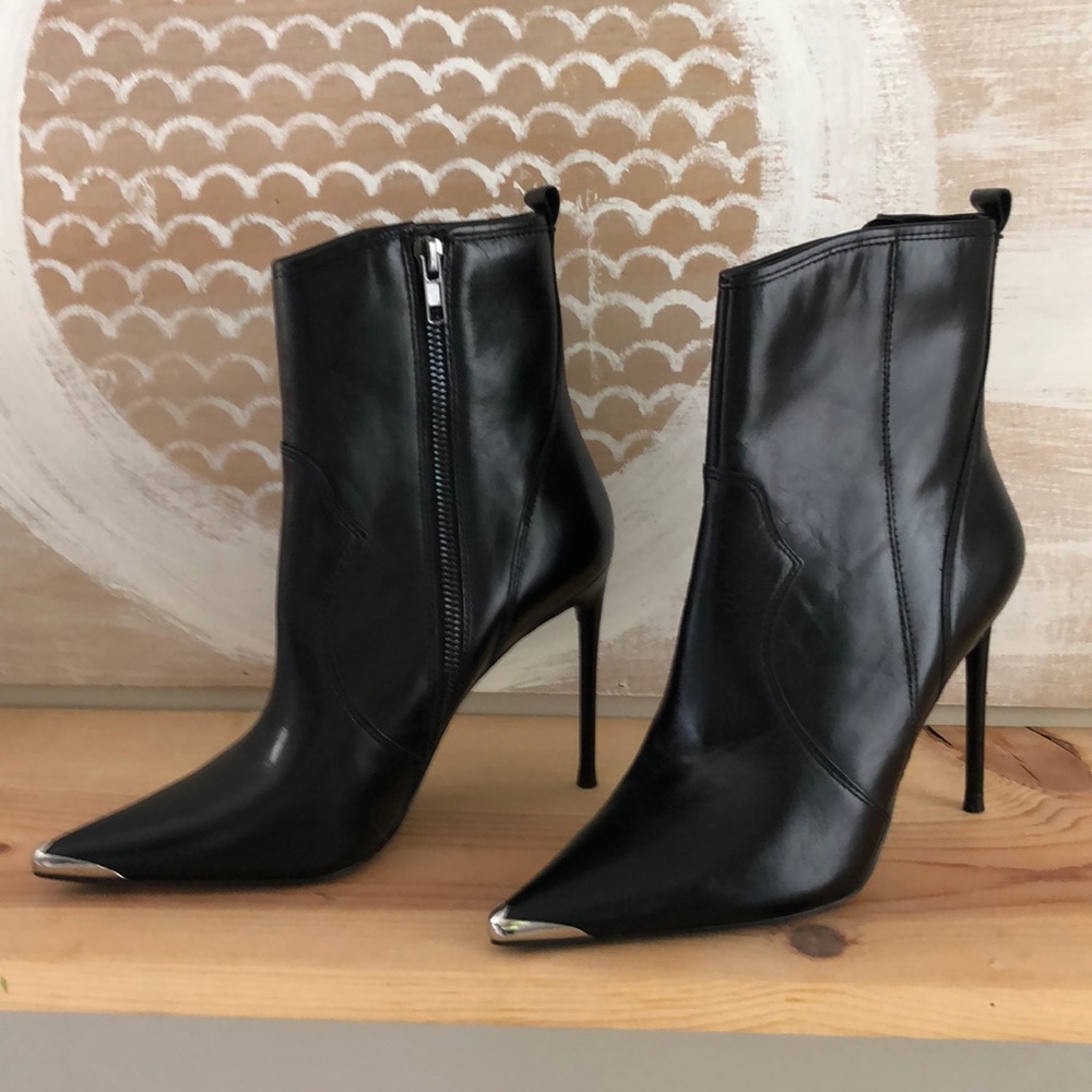 Steve Madden Winnie Harlow new, never worn